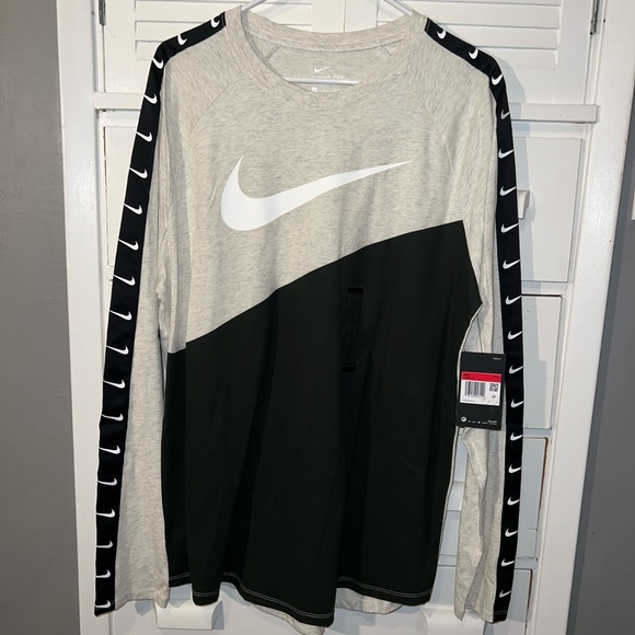 Nike Long Sleeve Shirt - Picture 6 of 6